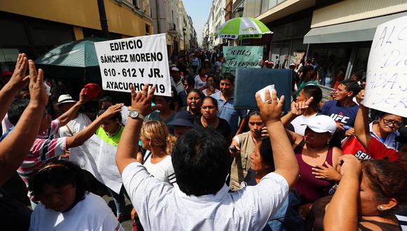 Manifestantes buscan llegar a la Municipalidad de Lima. (Foto: Daniel Apuy)