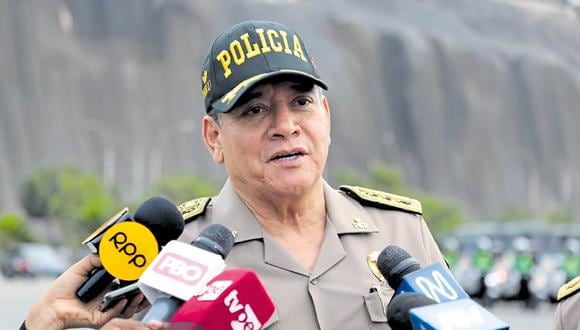 Jorge Angulo asegura que el Ejecutivo usó la agresión que sufrió Dina Boluarte como pretexto para destituirlo en el cargo de Comandante General de la PNP.