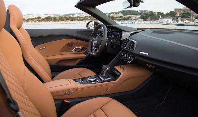 El R8 de US$ 192,000 que probé aprobó holgadamente la prueba de llamada telefónica al aire libre que le hice en un mandado que fui a hacer un fin de semana a Montauk, Nueva York, con los diseñadores y dueños de Double Rainbouu y el jefe de diseño de DVF. 