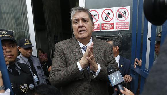 El ex presidente Alan García abandonó la residencia del embajador de Uruguay, ubicada en San Isidro, poco después de las 8 a.m. (Foto: GEC)