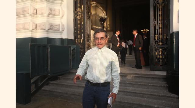 Waldo Ríos postuló por el FIM de Fernando Olivera. El 2009, Ríos fue inhabilitado para ocupar cualquier cargo público durante tres años por la Primera Sala Penal Transitoria de la Corte Suprema. Esta fue una confirmación de la sentencia de junio del 2008 