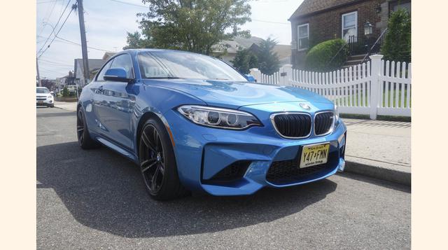 El mejor cupé en general: BMW M2. Lo llamo el mejor cupé “en todos los aspectos” porque quiero enfatizar lo asequible es. El BMW M2 conlleva tanto valor en su estructura de US$ 51,700 que estará contento en gastar ese dinero para manejarlo. El auto cuenta