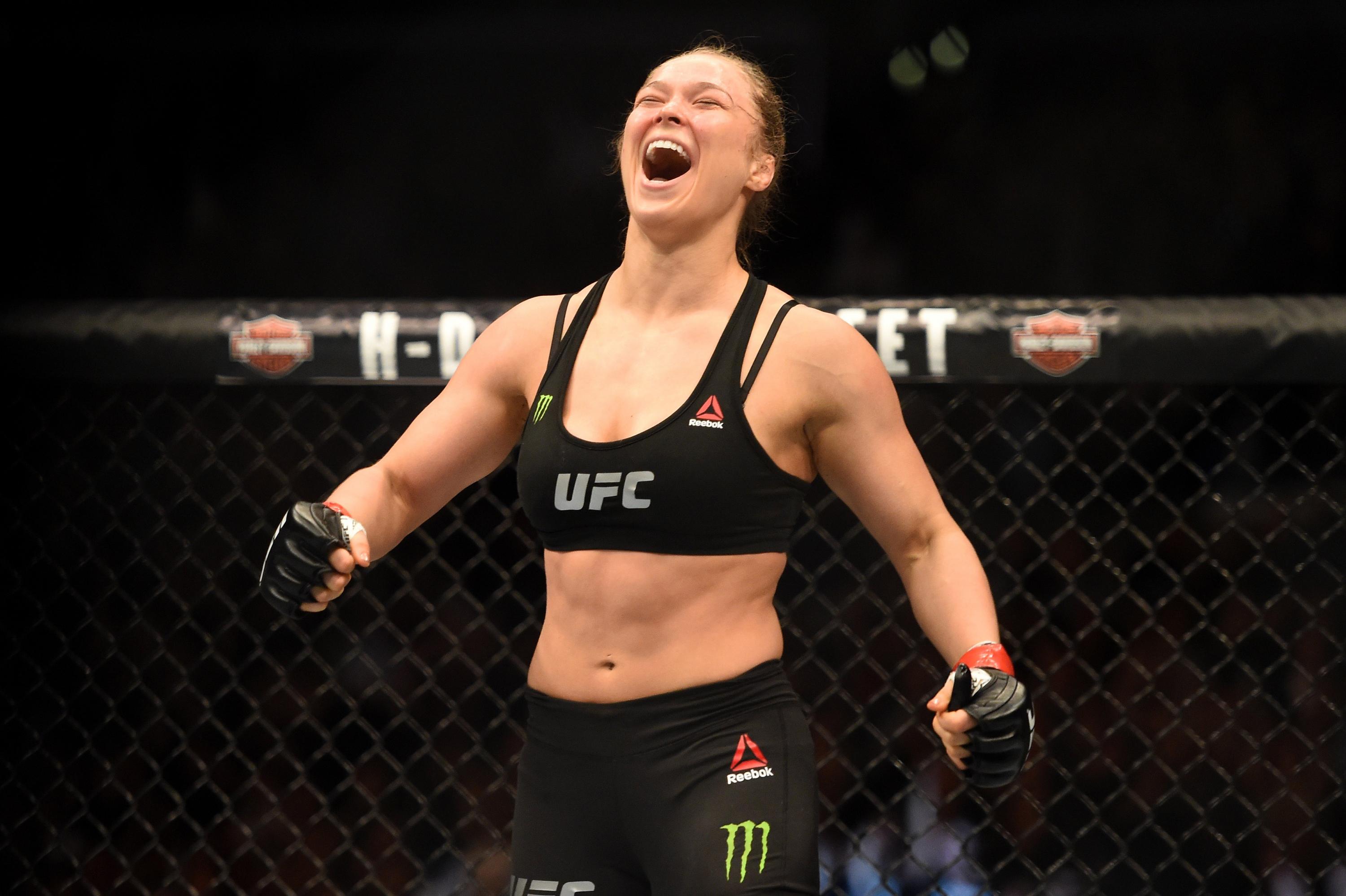 Ronda Rousey lucha por mantener su título en WrestleMania 35.