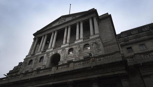 El BoE redujo su tasa bancaria dos veces en marzo a un mínimo histórico de 0.1%. (Foto: AP)