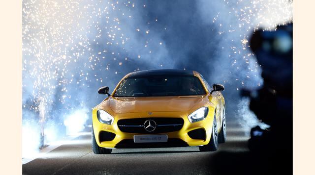 El cambio es un doble embrague AMG Speedshift DCT-7 con cinco leyes de comportamiento: Controlled Efficiency, Sport, Sport  , Individual y Manual.