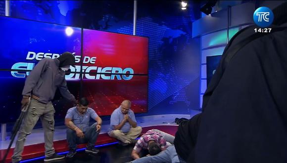 El armamento que habrían usado los delincuentes que tomaron el canal TC Noticias de Guayaquil sería de procedencia peruana. (Captura de TC Televisión).