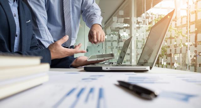 FOTO 4 | 4. Alfabetización tecnológica
Es de suma importancia que sepas manejar al menos tres áreas informáticas: el Office, el correo electrónico y la navegación por Internet. Tienes que ser consciente que vivimos en un mundo 100% digital, por lo que todos los puestos de trabajo exigen un mínimo de conocimiento computacional.  (Foto: Freepik)