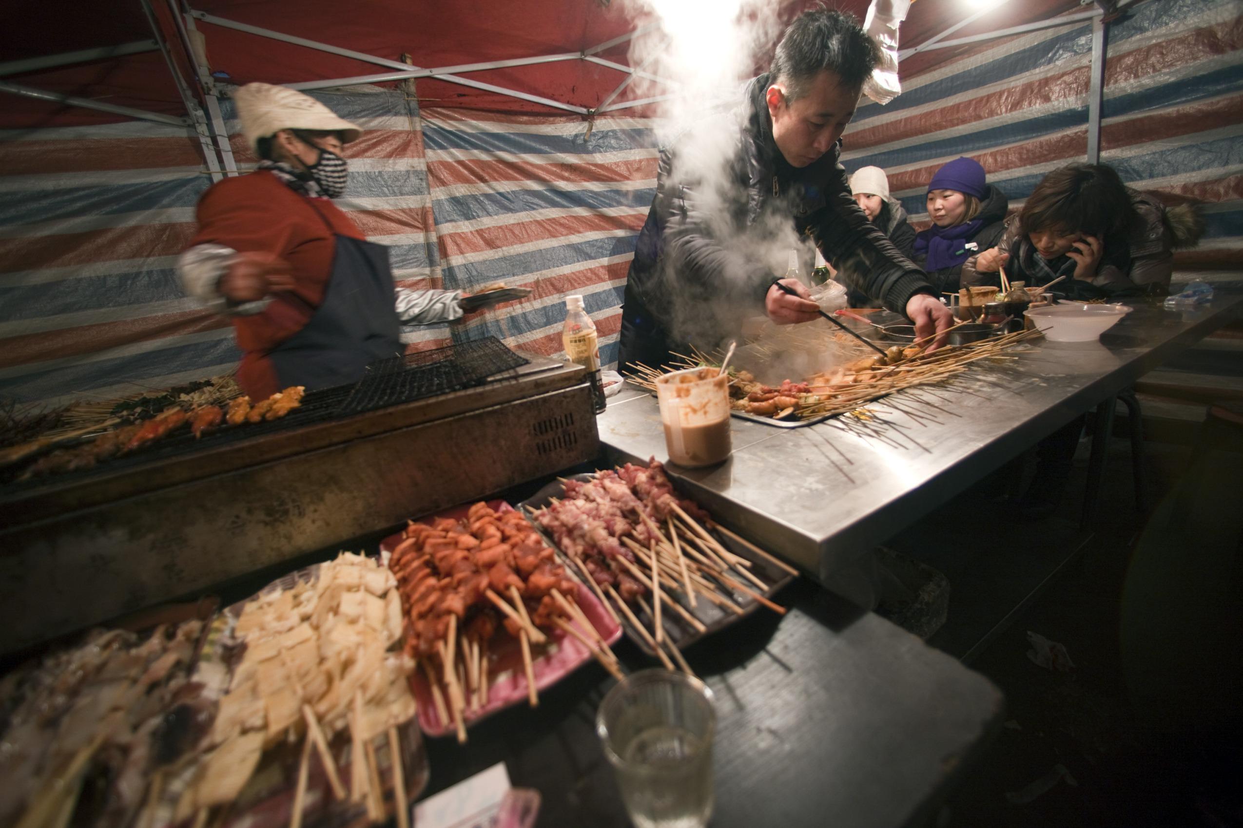 Las dietas poco saludables pueden resultar en obesidad, diabetes, accidente cerebrovascular y enfermedades del corazón, entre otras dolencias.