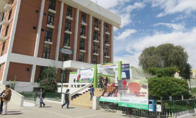 Universidad Santo Tomás de Aquino de Ciencia e Integración. Ubicada en Huancayo. Las carreras autorizadas son cinco: Administración y Gestión de Empresas; Derecho; Ingeniería Civil; Contabilidad; y Ingeniería y Gestión Ambiental.