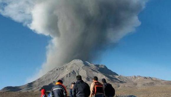 Se registraron las primeras emisiones de ceniza en el volcán Ubinas en Moquegua. (Foto: Agencia Andina)