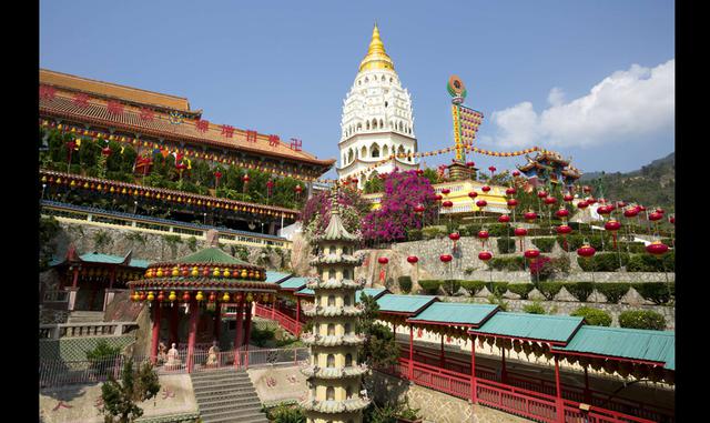 Foto 21 | PENANG (MALASIA). El centro de la isla de Malasia tiene la misma comida que Singapur y Bangkok, pero con menos bullicio. Mientras disfrutas de los platos típicos, puedes visitar templos increíbles y deleitarte con la simpatía del pueblo.