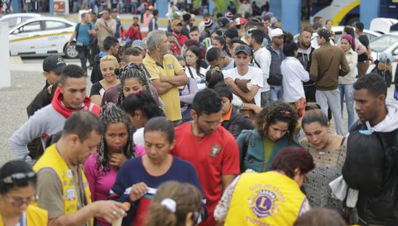 Alrededor de 2,3 millones de venezolanos han salido de su país como consecuencia de la crisis, según advirtió esta semana la ONU. (Foto: El Comercio)