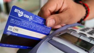 Tasas de interés de tarjetas de crédito bajarán a la cuarta parte en cajas municipales