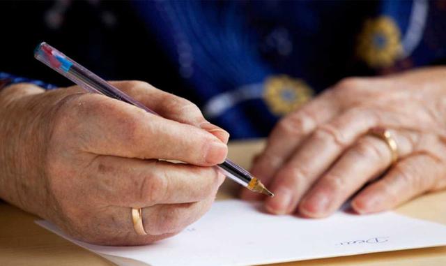 Foto 8 | El 30.5% de la población adulta mayor del país realizó una consulta de salud en un establecimiento del sector público, seguido del 8.6% que acudió a un establecimiento del sector privado y el 46.3% no buscó atención, incrementándose este último en 1.5 puntos porcentuales en comparación con el último trimestre de 2016. (Foto: rtve)