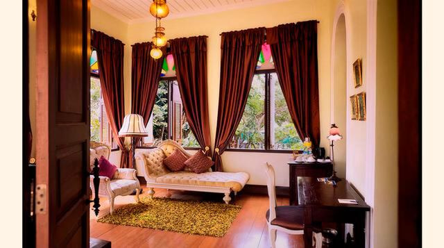 Praya Palazzo, Bangkok (Tailandia). Puntuación: 4,5/5. Este hotel de cuatro estrellas situado a orillas del río Chao Phraya en la capital tailandesa es una antigua mansión de estilo italiano que cuenta con su propia barcaza para acercar a los huéspedes a 