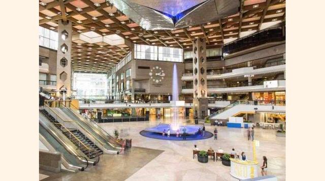 Red peatonal subterránea de Montreal, Construido en la década de 1960, Underground Montreal es el complejo subterráneo más grande del planeta. Cuenta con una extensión de nada menos que 30 kilómetros de túneles que conducen a museos, comercios, cines, cen