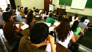 Ya es ley: docentes de universidades públicas podrán enseñar hasta los 75 años