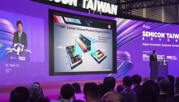 Mark Liu, presidente ejecutivo de Taiwan Semiconductor Manufacturing Company (TSMC), habla durante Semicon Taiwan 2023 en el Centro de Exposiciones Nangang en Taipei el 6 de septiembre de 2023. Sam Yeh / AFP