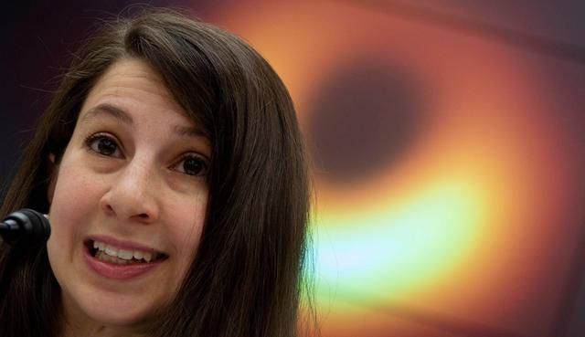 Katie Bouman, de 30 años, se convirtió en una celebridad mundial por su papel en la creación de la primera imagen realizada de un agujero negro. (Foto: AFP)
