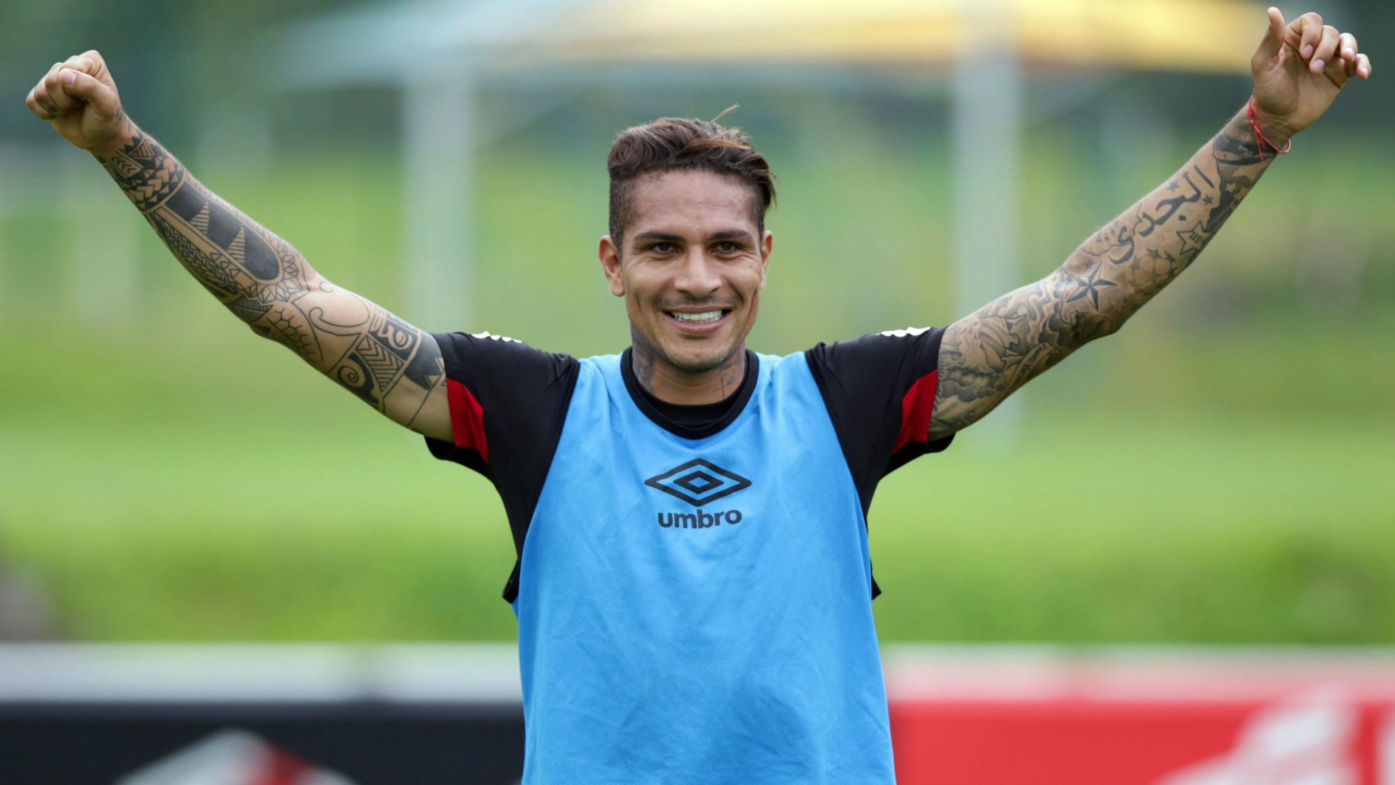 El regreso de Guerrero con la blanquirroja ha abierto nuevas posibilidades, tácticamente, para Gareca. (Foto: AFP)