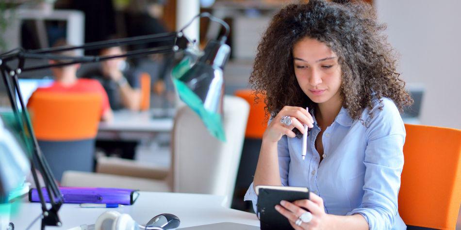 Lo que hay que estudiar y cómo estudiarlo es más importante que dónde hacerlo y por cuánto tiempo. (Foto: Shutterstock)