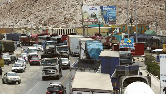 En el kilómetro 48 de la carretera Arequipa-La Joya hubo bloqueos y enfrentamientos durante la primera jornada de protesta.
