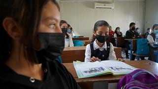 ¿Cree que se deben eliminar el uso de las mascarillas en los colegios?