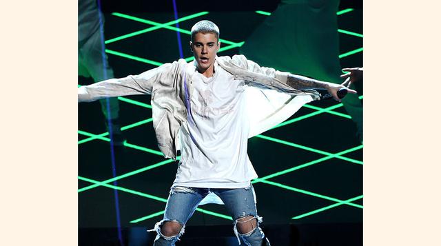 Justin Bieber . Recaudación en su gira de 2016: 73,7 millones de dólares. Precio medio de las entradas: 99,37 dólares. Número de entradas vendidas: 741,672. Ciudades/Conciertos: 45/53