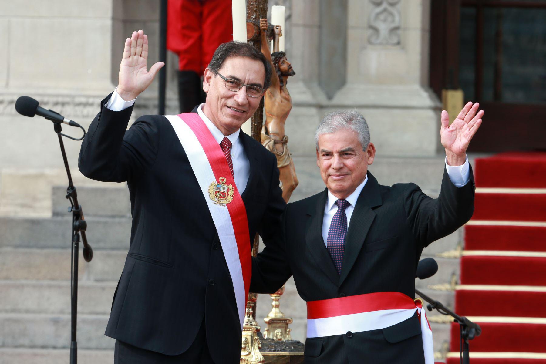 De esta manera, reemplaza el anterior lema “Trabajando para tod@s l@s peruan@s”, por lo que la Resolución Ministerial N° 006-2017-PCM (ver aquí), que la instituye desde enero 2017, también quedó sin efecto.