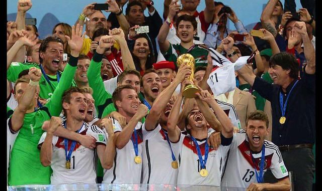 FOTO 11 | Copas de Fútbol. Los principales torneos de fútbol se encuentran entre los eventos favoritos de los súper ricos. La Eurocopa, al igual que el Mundial de Fútbol se celebran cada cuatro años. La última edición de la Eurocopa se llevó a cabo en Fra