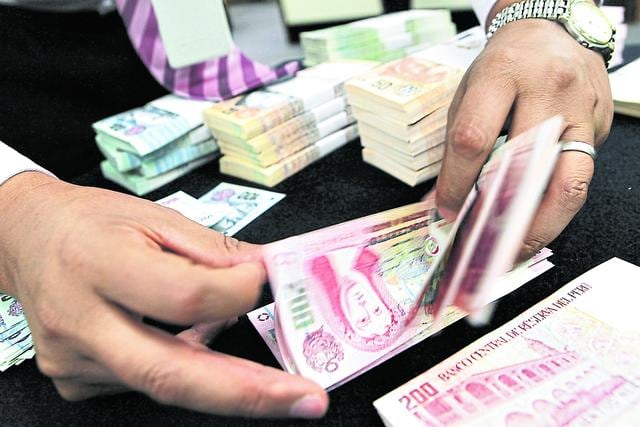 En caso de cambiar grandes montos de dinero, se sugiere no llevar el efectivo, sino transferirlo a su cuenta personal o utilizar un cheque de gerencia, a fin de evitar cualquier situación peligrosa en la calle. (Foto: GEC)