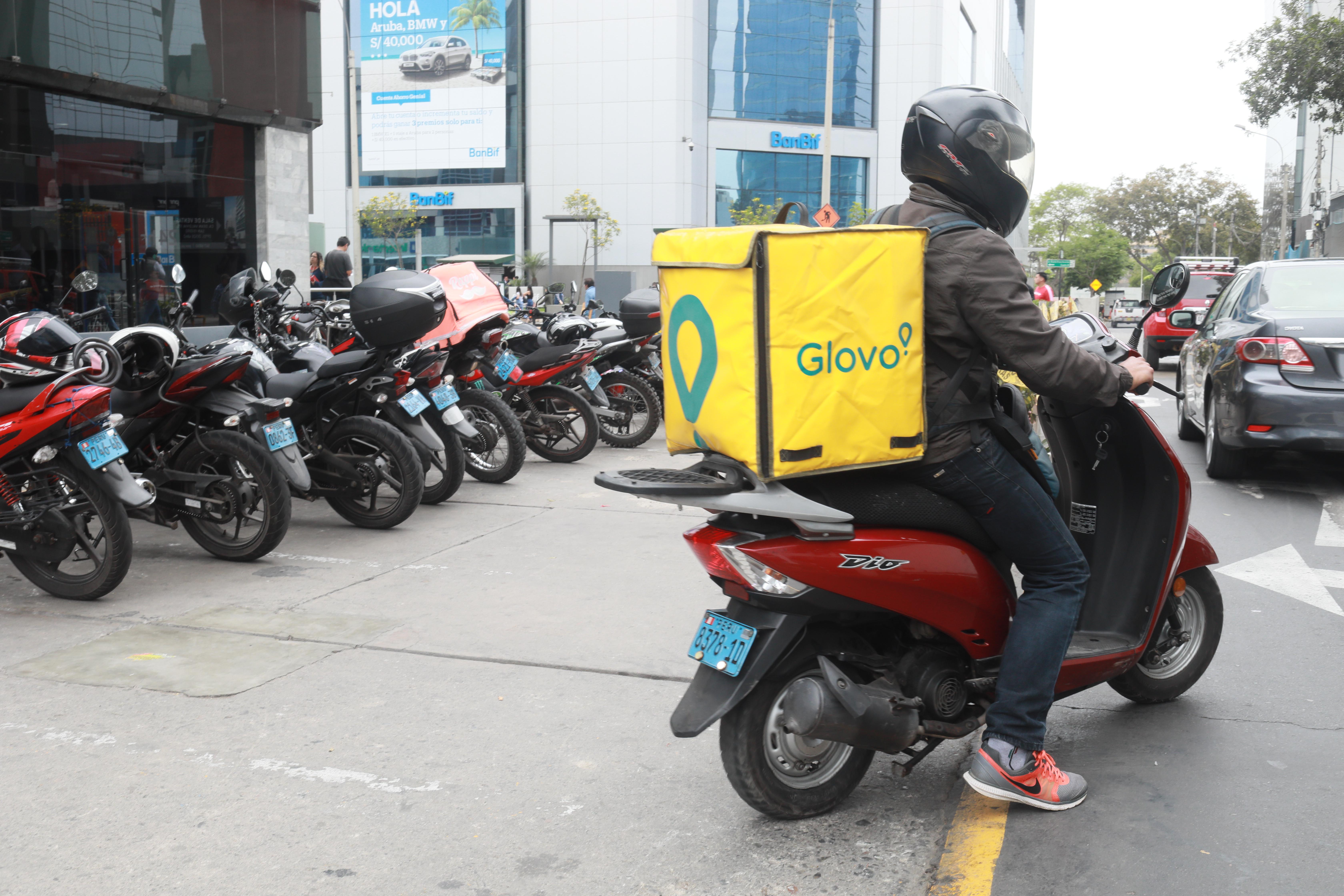 "Ha sido visto un análisis comparado de lo que ya se permite en otros países como el expendio y la venta de alimentos procesados de comida pero por delivery", dijo Vizcarra. (Foto: GEC)