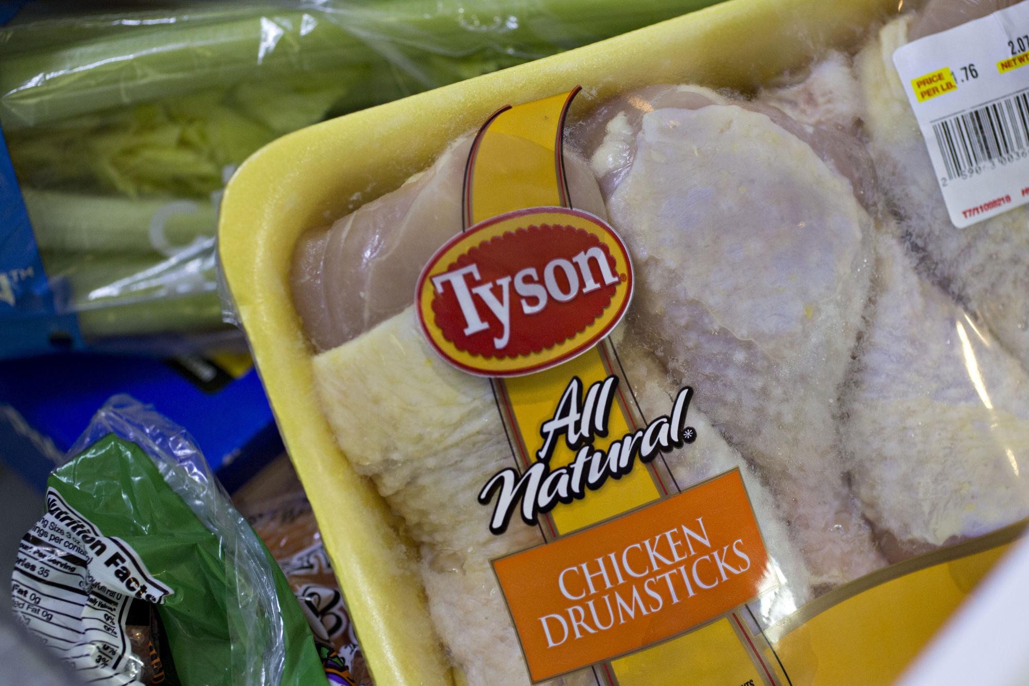 La demanda se dirige a 18 procesadoras, incluidas Tyson Foods Inc., Sanderson Farms Inc., Mar-Jac Poultry Inc., Wayne Farms Inc., Perdue Farms Inc. y Pilgrim’s Pride Corp., sus subsidiarias y afiliadas, así como las consultoras Agri Stats y Webber, Meng, Sahl and Co. Inc. (Foto: Bloomberg)