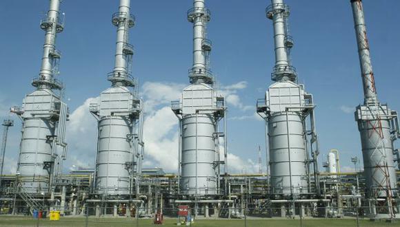 La SPH comenta que la situación por la que atraviesa la industria sigue siendo crítica y pese a contar con reservas potenciales de hidrocarburos, solo se produce el 25% de los combustibles que consumen las actividades económicas del país. (Foto: USI)