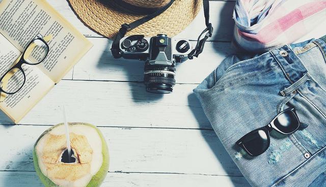 FOTO 3 | 3. No compiten en precio


Las empresas de turismo más exitosas a menudo son más caras que sus competidores en su categoría de productos (ya sea alojamiento para mochileros o en tours para alquilar vehículos). Pueden cobrar más, ya que su experiencia turística es exactamente lo que sus clientes ideales están buscando (o no sabían que estaban buscando) y excediendo las expectativas de sus clientes justifican un precio mayor.

Logran precios superiores al comunicar claramente qué valor pueden ofrecer a sus clientes ideales, qué tipo de experiencia pueden esperar y qué los hace únicos para todos sus competidores. Muestran esto a sus clientes a través de testimonios de clientes felices, excelentes fotos y una marca clara y consistente. (Foto: Pixabay)