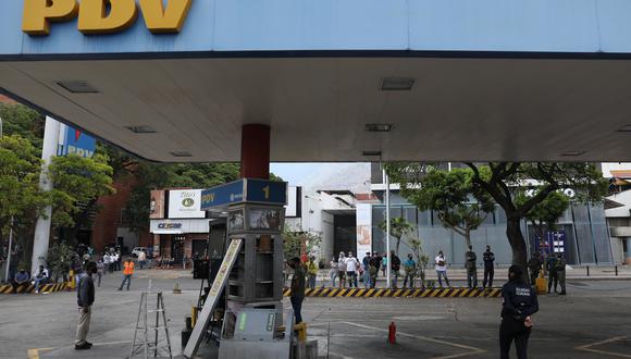 Los precios de la gasolina varían ampliamente en todo el país y en algunas áreas los venezolanos han reportado pagar hasta US$ 4 por litro. (Foto: Reuters).