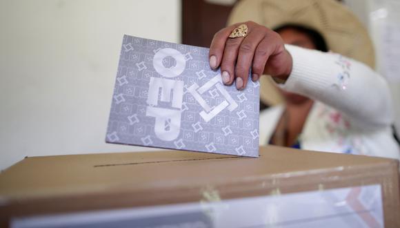 El recuento provisorio de la elección en Bolivia en las últimas horas del domingo, con el 83.76% de los votos escrutados, arrojó un 45.28% para Evo Morales frente a un 38.16% para Carlos Mesa. (Reuters)