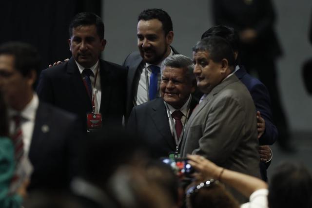 César Acuña también estuvo presente en la entrega de credenciales a sus congresistas electos de Alianza para el Progreso. (Foto: César Campos / GEC)