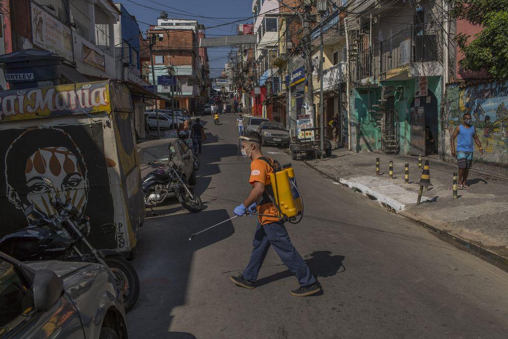 Los estados más grandes de Brasil planean aliviar las restricciones.