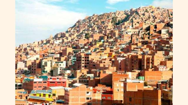 LA PAZ, BOLIVIA. La capital de Bolivia se encuentra en medio de gigantes rocas y está asentada en un valle.