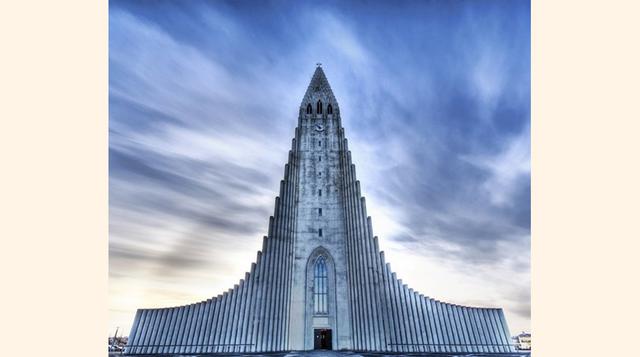 Iglesia de Hallgrímur, Islandia. Es una iglesia de rito luterano situada en Reikiavik. Con 74,5 metros es el edificio más alto de ese país. (Foto: Upsocl)