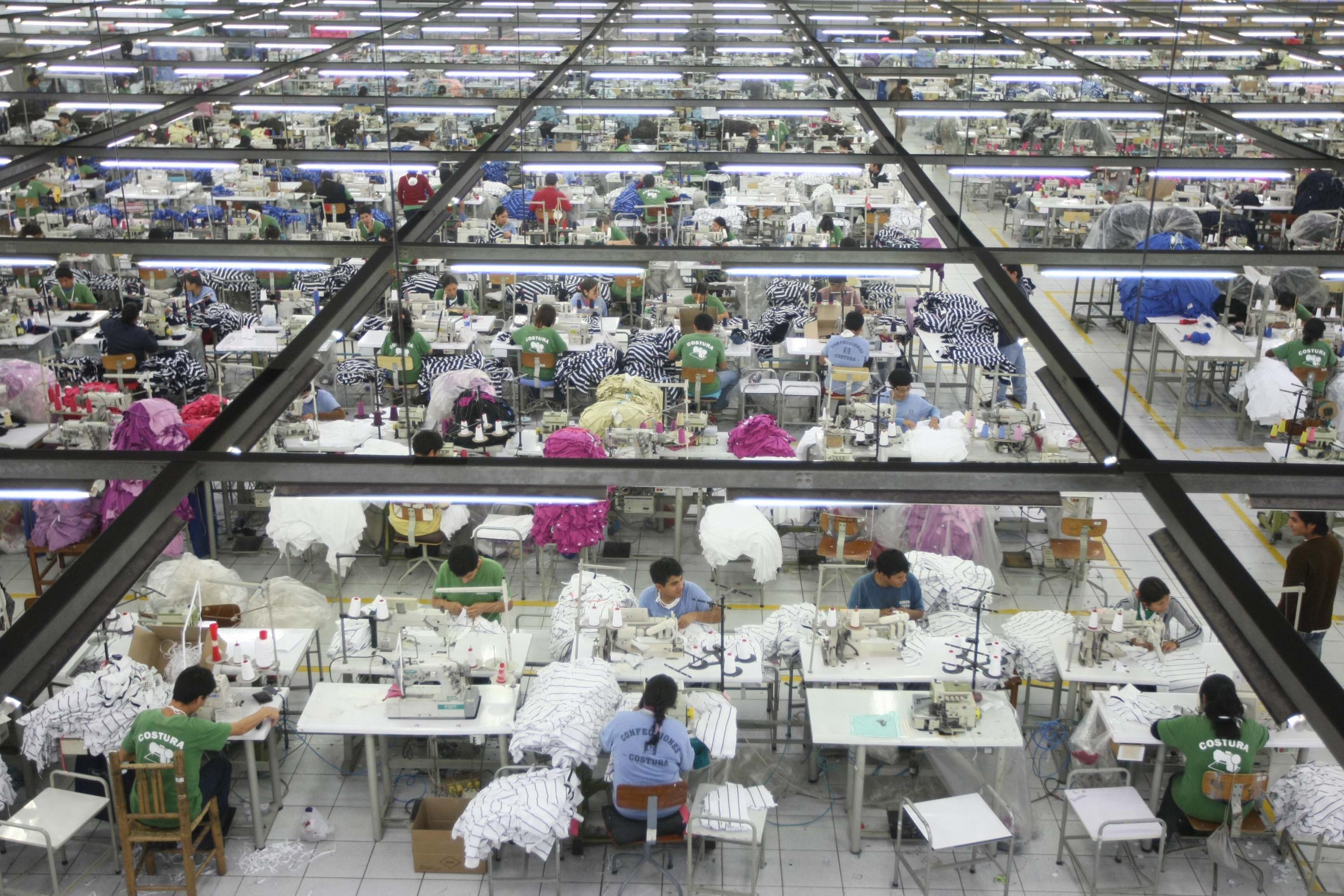 Es el crecimiento económico el que permite elevar el empleo y los ingresos de los trabajadores y, al mismo tiempo, elevar la recaudación, que permite financiar un mayor gasto social para reducir la pobreza.