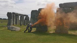 Inglaterra: Activistas detenidos por rociar con pintura el sitio prehistórico británico de Stonehenge