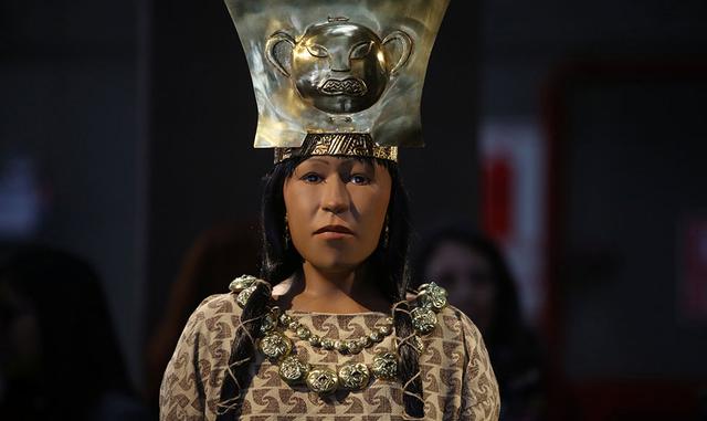 En el 2006, la Fundación Wiese y la revista National Geographic anunciaron el descubrimiento de la tumba de una mujer en la huaca Cao Viejo. La llamaron "Señora de Cao". (Foto: Reuters)