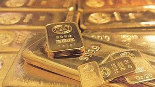 El precio del oro cae después de siete sesiones al alza