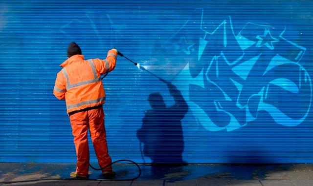Foto 3 | Remoción de grafiti: Localizar al dueño de la propiedad y tallar la superficie.