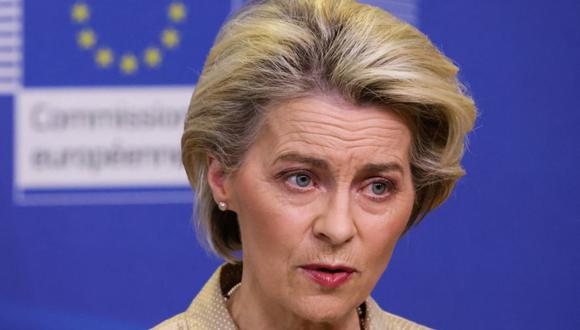 La presidenta de la Comisión Europea, Ursula von der Leyen, habla mientras da la bienvenida al secretario de Estado de los Estados Unidos, Antony Blinken (no en la foto), antes de una reunión, en medio de la invasión rusa de Ucrania, en Bruselas, Bélgica, el 4 de marzo de 2022. REUTERS/Yves Herman/Pool