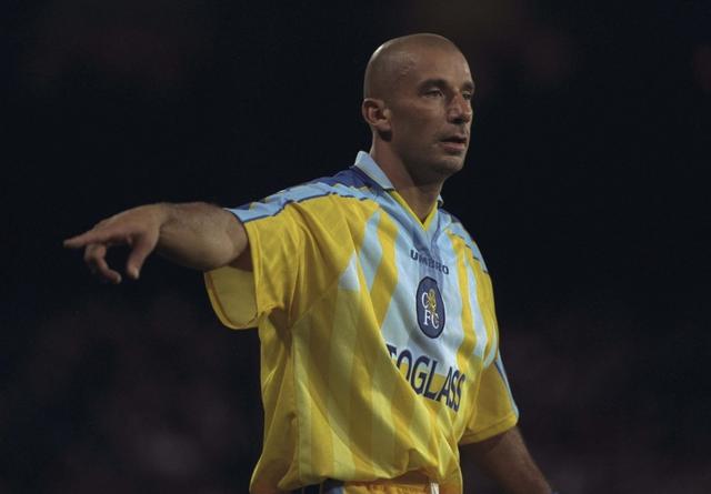 FOTO 13 | GIANLUCA VIALLI El mítico delantero de Juventus o Chelsea creció en un imponente castillo de 60 habitaciones, el Castello di Belgioioso en la localidad de Cremona, junto a sus cuatro hermanos. Su padre era millonario. WIKIMEDIA COMMONS OLIVER BIERHOFF El hábil artillero alemán era hijo de un importante empresario llamado Rolf Bierhoff, por lo que Oliver no tuvo que preocuparse de la cuenta corriente, sino de simplemente jugar al fútbol. Hoy en día es mánager de la selección teutona.  (Foto: Getty)