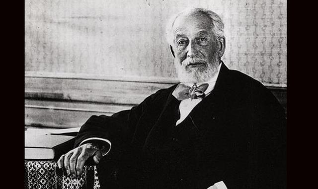 The Rothschild Family – US$ 350 mil millones. La familia Rothschild es hoy la gente más rica de la tierra con activos que suman al menos $350 mil millones. Su patrimonio neto es difícil de vincular porque sus propiedades son tan vastas, pero sin dudas son la familia más poderosa del mundo. Muchas personas creen que solo en activos inmobiliarios y bancarios controlan más de US$ 1 billón de dólares.