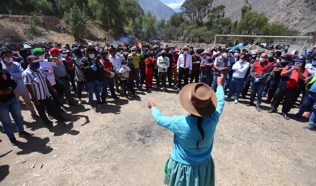 Se quedaron varados tras ser detenidos por la Policía. (Foto: Hugo Curotto/GEC)